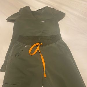 Figs Olive green set